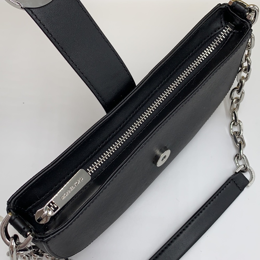 MICHAEL KORS
Carmen Small Shoulder
Pochette Bag
Black
NWT - Picture 10 of 16